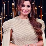 Shreya Ghoshal Instagram - Happy Valentine’s Day😍♥️😘🥰 Outfit @label_ava Jewelry @curiocottagejewelry Styleby @stylebysaachivj Team @sanzimehta777 @stylebynikinagda @stylebyniti Hair @maggie_hairstylists1989