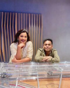 Shreya Ghoshal Instagram - With the maestro! @arrahman 🙏🏻♥️