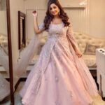 Shreya Ghoshal Instagram - Mumbai moments. Outfit: @shlokdesign Jewellery: @azotiique Stylist: @stylebysaachivj Team: @sanzimehta777 @styledbynikinagda @stylebyniti Hair @maggie_hairstylists1989