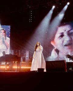 Shreya Ghoshal Instagram - Mumbai moments.

Outfit: @shlokdesign
Jewellery: @azotiique
Stylist: @stylebysaachivj
Team: @sanzimehta777 @styledbynikinagda @stylebyniti
Hair @maggie_hairstylists1989