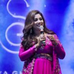 Shreya Ghoshal Instagram - Tu bhi ankhiyon se kabhi meri ankhiyon ki sun Outfit: @ushabagri_label Jewellery: @azotiique Stylist: @stylebysaachivj Team: @stylebynikinagda @sanzimehta777