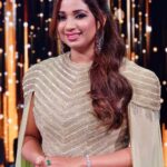 Shreya Ghoshal Instagram - Happy Valentine’s Day😍♥️😘🥰 Outfit @label_ava Jewelry @curiocottagejewelry Styleby @stylebysaachivj Team @sanzimehta777 @stylebynikinagda @stylebyniti Hair @maggie_hairstylists1989