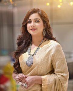 Shreya Ghoshal Instagram - Yeh deewani mastani ho gayi 🌟🌟
Swipe to see @sherlockthefetcher posing to give me the proper royal vibes 👸🏻🦮 Best bud♥️

Outfit: @raw_mango
Jewellery: @sangeetaboochra x @minerali_store
Stylist: @stylebysaachivj
Asst.: @styledbynikinagda
Hair: @ishansupriyamilind 
Photographer @propixer