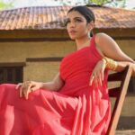 Shriya Pilgaonkar Instagram – ❤️‍🔥 

Makeup @makeupandhairbyshruti 
Hair @darshana.mule
Images by @dying_whitephotographer 
Styled by @shreejarajgopal
Assisted by @dhwanii.jain @nandinijain05
..
Outfit @brindasneha 
Jewellery @ishhaara @e3kjewelry
@bblinggbymeghana 
@radhikaagrawalstudio

#TheKapilSharmaShow #Red #Gold #Ootd #ShriyaXShreeja