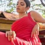 Shriya Pilgaonkar Instagram – ❤️‍🔥 

Makeup @makeupandhairbyshruti 
Hair @darshana.mule
Images by @dying_whitephotographer 
Styled by @shreejarajgopal
Assisted by @dhwanii.jain @nandinijain05
..
Outfit @brindasneha 
Jewellery @ishhaara @e3kjewelry
@bblinggbymeghana 
@radhikaagrawalstudio

#TheKapilSharmaShow #Red #Gold #Ootd #ShriyaXShreeja