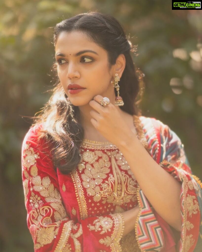 Shriya Pilgaonkar Instagram - Indian Actor & youth icon Ms.Shriya Pilgonkar | @shriya.pilgaonkar in our Gulabi Saroj kurta in makhmal paired with a neelam chintz shalwar. The garment is embellished in fine doria embroidery with gota and hand sown sequins. It comes in layers with a tullé dupatta in the chintz print and lehariya gota and kiran on the dupatta. The garment is an extension of our range ~ ‘chandni Raatien’ to be discovered on our website www.torani.in & our flagship store at Khan Market, Delhi. Wearing @toraniofficial Styled by @karantorani @asmipradeep Photo & film courtesy @joeydoesntshootauto Hair @ranthlei_maria @bkcad Make up @chinir_just_chinir Jewelry @sheetalzaveribyvithaldas #ToraniIndia #ShriyaPilgaonkar #toranitribe