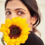 Shriya Pilgaonkar Instagram – Sometimes all it takes is a sunflower & some breeze 🌻

Photos by @dieppj 

#April #AprilPhool #Sunflower