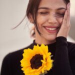 Shriya Pilgaonkar Instagram – Sometimes all it takes is a sunflower & some breeze 🌻

Photos by @dieppj 

#April #AprilPhool #Sunflower