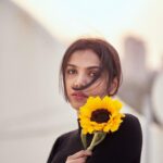Shriya Pilgaonkar Instagram – Sometimes all it takes is a sunflower & some breeze 🌻

Photos by @dieppj 

#April #AprilPhool #Sunflower