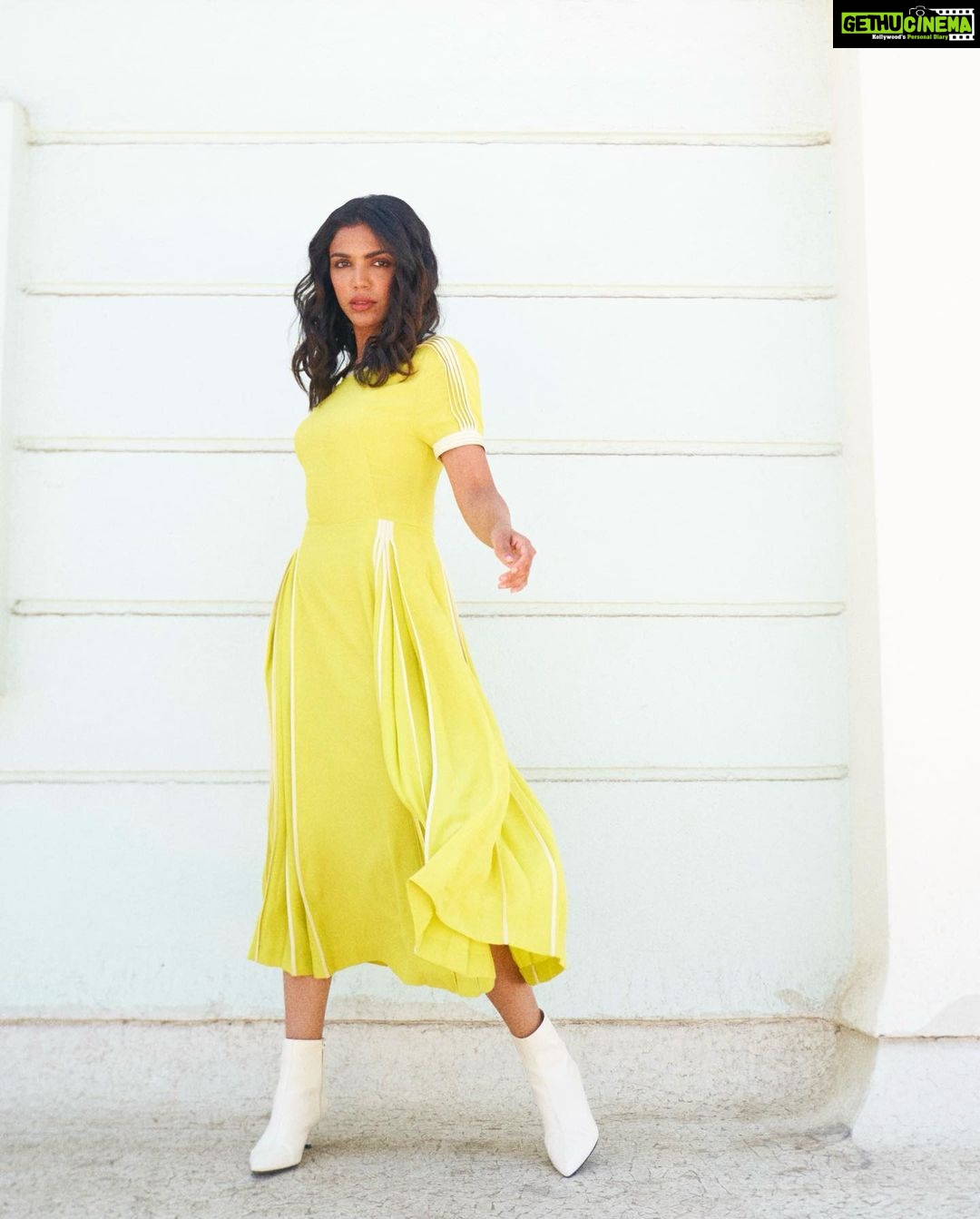 Shriya Pilgaonkar Instagram - Thank you for getting us together š„ @homegrownin @homegrownstreet @vpatra In conversation with these incredibly talented women at #HGstreet. - Wearing @bodicebodice Styled by @urvashishah99 Photographer @dieppj Hair @darshana.mule Richardson & Cruddas