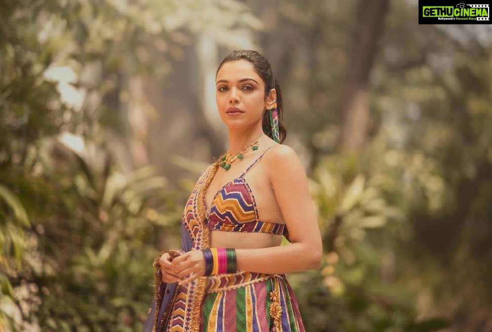 Shriya Pilgaonkar Instagram - šš² #ShriyaXTorani Wearing @toraniofficial Hair : @ranthlei_maria @bkccad Makeup : @chinir_just_chinir jewels : @shriparamanijewels Photography @joeydoesntshootauto #Torani #Indian #Lehenga #ootd #Summer #Colour #love #ShriyaPilgaonkar #Stylefile