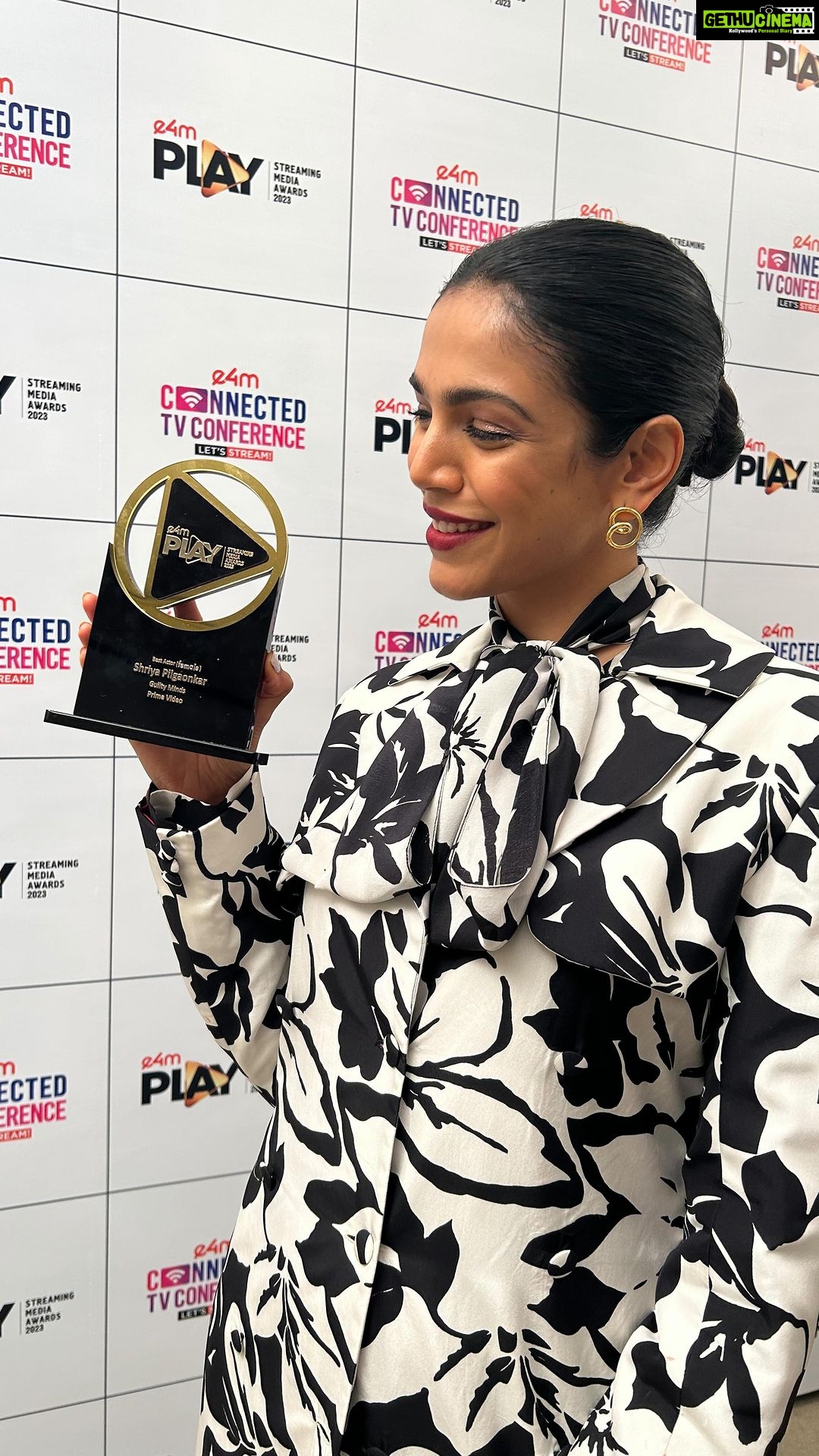 Shriya Pilgaonkar Instagram - Guilty Minds for the win π₯ #AboutLastNight #OOTN #Bestactor #GuiltyMinds Thank you @exchange4media Styling @shreejarajgopal Style team @dhwanii.jain Make up @makeupandhairbyshruti Hair @darshana.mule Photographer @rishabhkphotography Wearing @reik.studio Earrings @misho_designs #Stylefile #BestActor #Awardsnight #Ootn #BlackandWhite #Printonprint #shriyaXShreeja #ShriyaPilgaonkar #e4mplayawards #GuiltyMinds #reikistudio #Misho