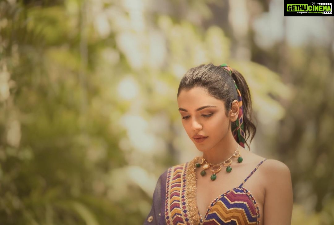 Shriya Pilgaonkar Instagram - šš² #ShriyaXTorani Wearing @toraniofficial Hair : @ranthlei_maria @bkccad Makeup : @chinir_just_chinir jewels : @shriparamanijewels Photography @joeydoesntshootauto #Torani #Indian #Lehenga #ootd #Summer #Colour #love #ShriyaPilgaonkar #Stylefile