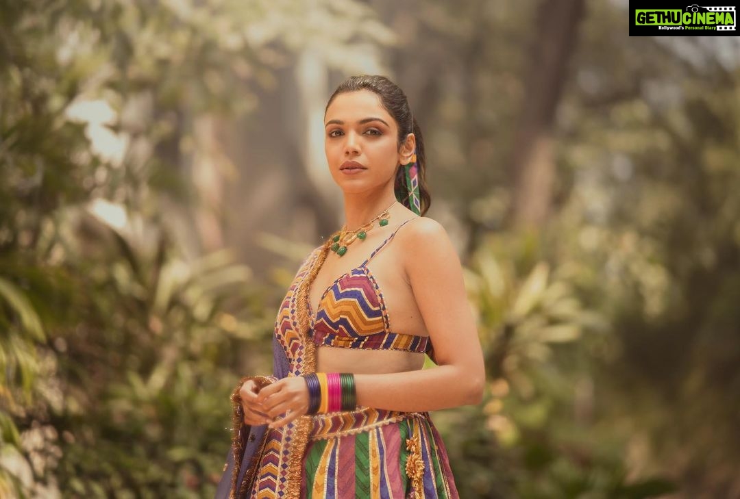 Shriya Pilgaonkar Instagram - 🍭🚲 #ShriyaXTorani Wearing @toraniofficial Hair : @ranthlei_maria @bkccad Makeup : @chinir_just_chinir jewels : @shriparamanijewels Photography @joeydoesntshootauto
