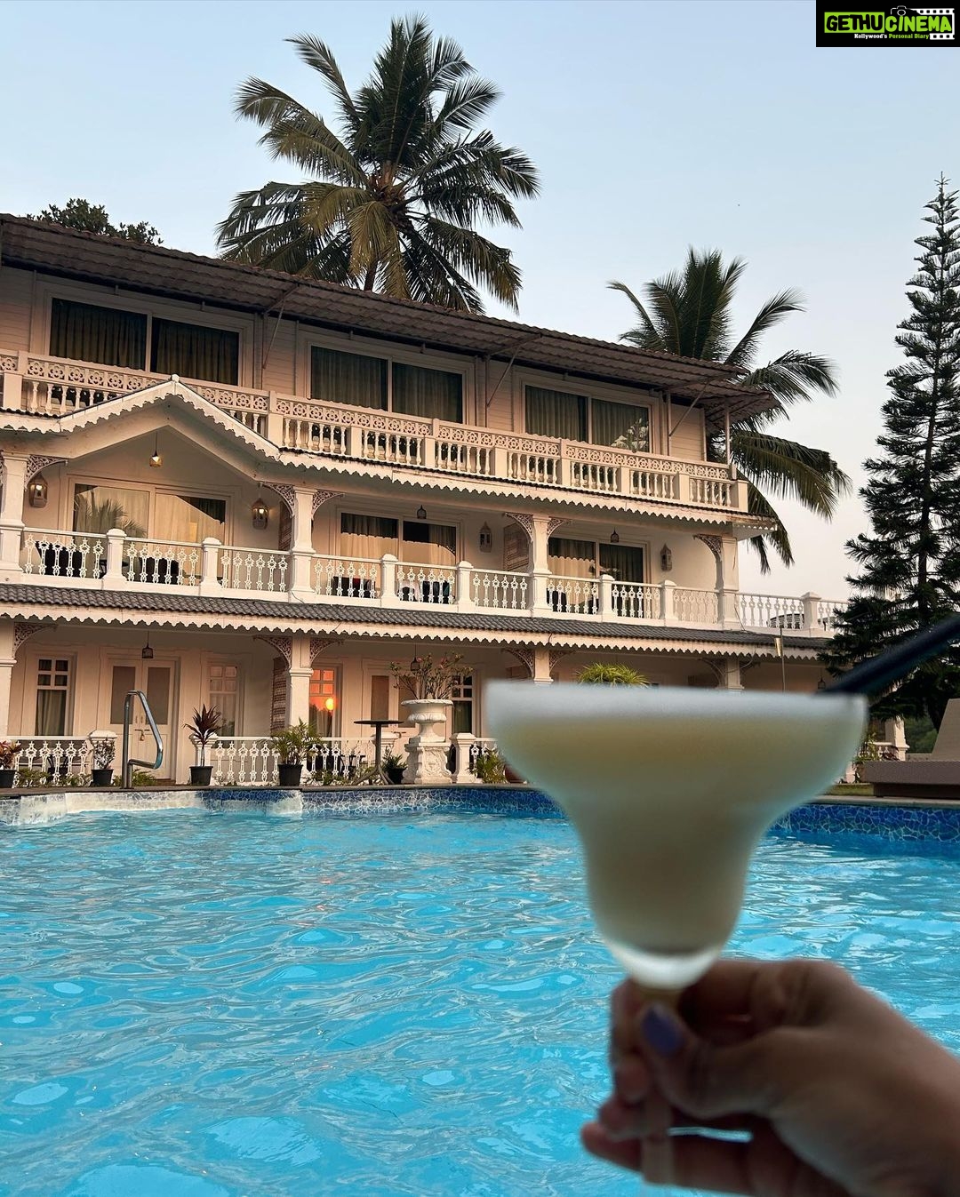 Shriya Pilgaonkar Instagram - March tide 🌴🍹