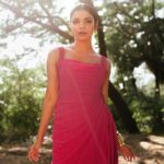 Shriya Pilgaonkar Instagram – ❤️‍🔥 

Makeup @makeupandhairbyshruti 
Hair @darshana.mule
Images by @dying_whitephotographer 
Styled by @shreejarajgopal
Assisted by @dhwanii.jain @nandinijain05
..
Outfit @brindasneha 
Jewellery @ishhaara @e3kjewelry
@bblinggbymeghana 
@radhikaagrawalstudio

#TheKapilSharmaShow #Red #Gold #Ootd #ShriyaXShreeja