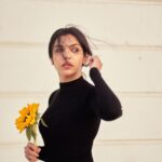 Shriya Pilgaonkar Instagram – Sometimes all it takes is a sunflower & some breeze 🌻

Photos by @dieppj 

#April #AprilPhool #Sunflower
