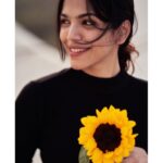 Shriya Pilgaonkar Instagram – Found April in my arms 🌻

#AprilPhool #April #sunflower