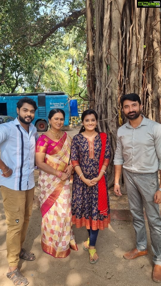 Shruthi Raj Instagram - FUN REELS WITH THE TEAM AFTER A LONG TIME WITH THE TEAM🥰🥰🥰 @iamkrishna1881 @vigneshwaran_wikky @karpagavalli.offl