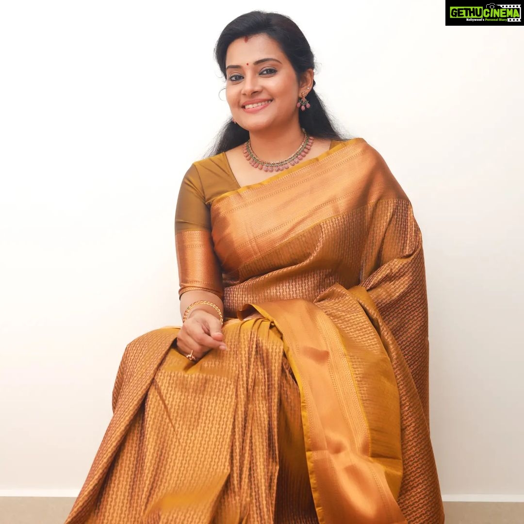Shruthi Raj Instagram - 𝗞𝗘𝗘𝗣 𝗜𝗧 𝗦𝗜𝗠𝗣𝗟𝗘 𝗕𝗨𝗧 𝗦𝗜𝗚𝗡𝗜𝗙𝗜𝗖𝗔𝗡𝗧 saree @jiya_boutique_