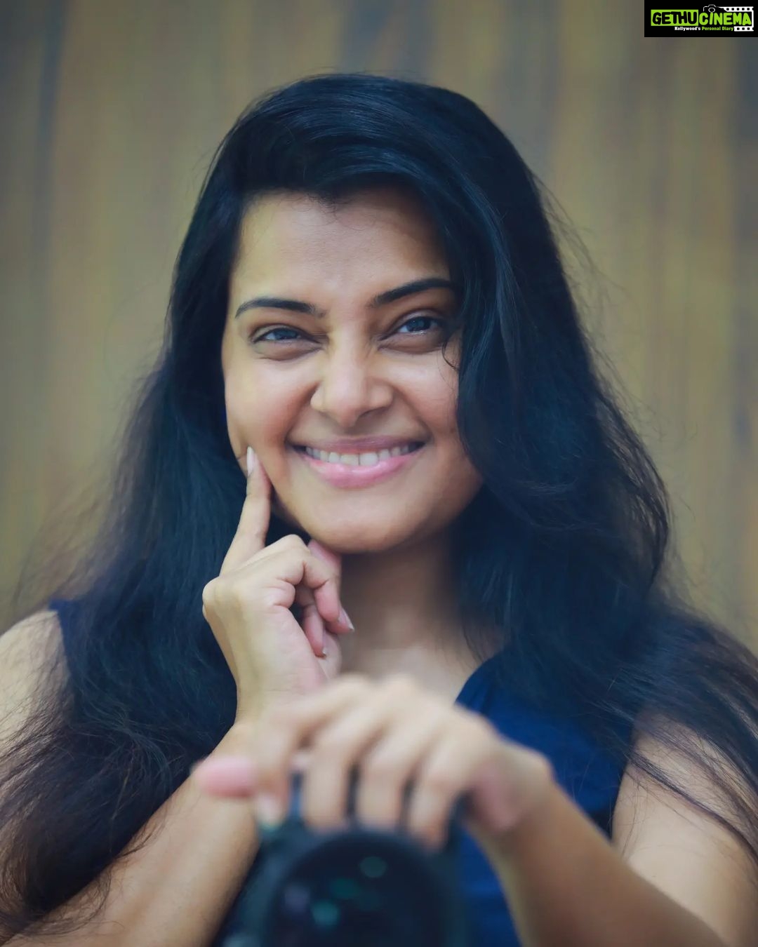 Shruthi Raj Instagram - ππ΄π»π΅ πΏπΎππππ°πΈππ π₯°π₯°π₯°
