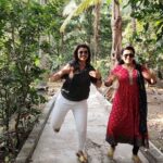 Shruthi Raj Instagram - LATE FOR THE TREND @srideviashok_official #friendship #dance #fun