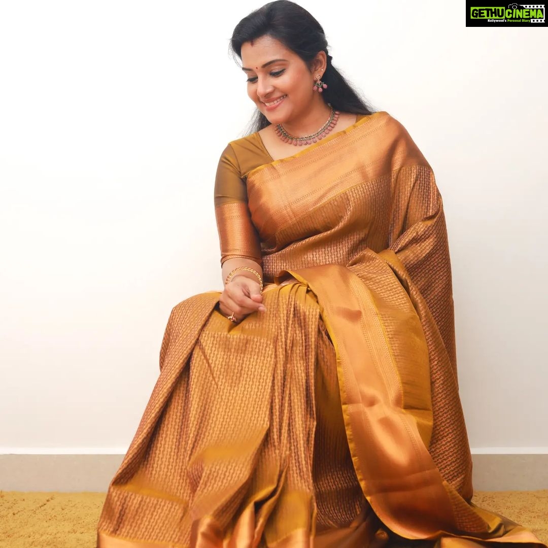 Shruthi Raj Instagram - 𝗞𝗘𝗘𝗣 𝗜𝗧 𝗦𝗜𝗠𝗣𝗟𝗘 𝗕𝗨𝗧 𝗦𝗜𝗚𝗡𝗜𝗙𝗜𝗖𝗔𝗡𝗧 saree @jiya_boutique_