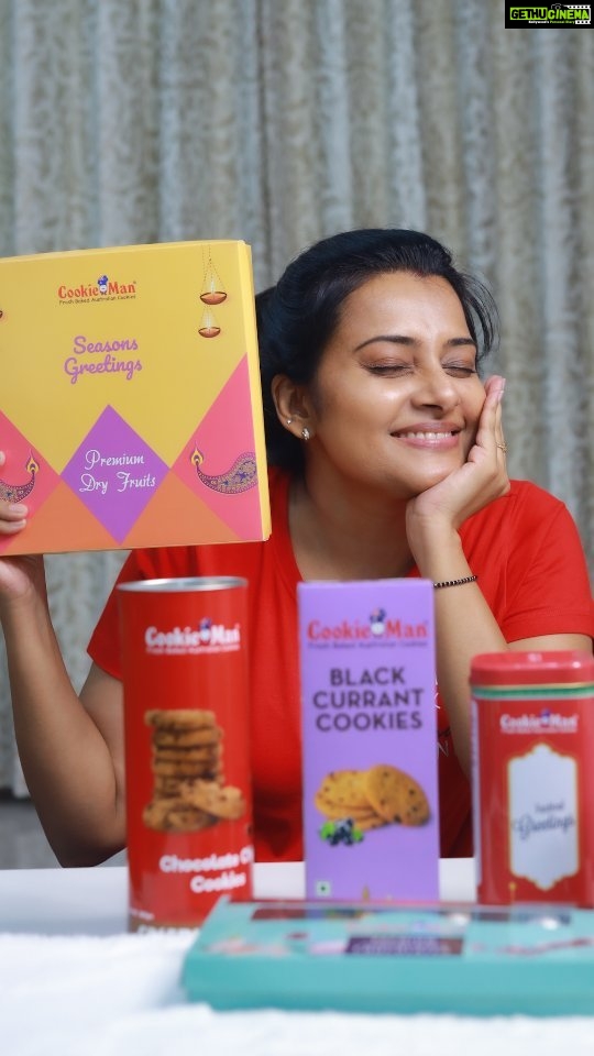 Shruthi Raj Instagram - THANK YOU @cookie_man_india FOR THE YUMMY COOKIES 20% ON ALL DIWALI PRODUCTS FROM THE WEBSITE PURCHASE, AND OUR COOKIES ARE PURE VEG... https://www.cookiemanindia.com/