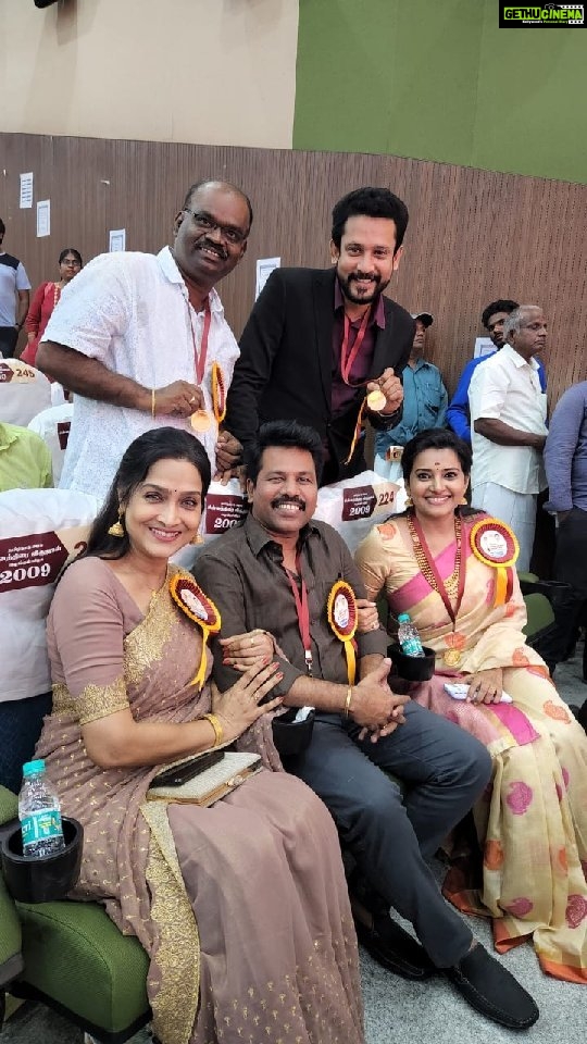 Shruthi Raj Instagram - THANK YOU ALL 🥰🥰🥰 #kumaran sir, @sadhanaactress_official @deepakdinkarofficial #tamilnadustateawards #team #proudmoment