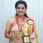 Shruthi Raj Instagram – 𝚈𝙴𝚂𝚂𝚂𝚂𝚂𝚂!!!!𝙵𝙸𝙽𝙰𝙻𝙻𝚈 𝙸𝙽 𝙼𝚈 𝙷𝙰𝙽𝙳𝚂….𝚆𝙾𝙽 𝚃𝙷𝙴 𝚃𝙰𝙼𝙸𝙻𝙽𝙰𝙳𝚄 𝚂𝚃𝙰𝚃𝙴 𝙶𝙾𝚅𝙴𝚁𝙽𝙼𝙴𝙽𝚃 𝙰𝚆𝙰𝚁𝙳 𝙵𝙾𝚁 𝙱𝙴𝚂𝚃 𝙰𝙲𝚃𝚁𝙴𝚂𝚂 #𝚃𝙷𝙴𝙽𝙳𝚁𝙰𝙻#…𝚃𝚀 #𝙺𝚄𝙼𝙰𝚁𝙰𝙽 𝚂𝙸𝚁 @suntv @vikatan_tv 𝙵𝙾𝚁 𝙼𝙰𝙺𝙸𝙽𝙶 𝚃𝙷𝙸𝚂 𝙷𝙰𝙿𝙿𝙴𝙽….𝚂𝙿𝙴𝙲𝙸𝙰𝙻 𝚃𝙷𝙰𝙽𝙺𝚂 𝚃𝙾 𝙰𝙻𝙻 𝙼𝚈 𝙵𝙰𝙽𝚂 𝙵𝙾𝚁 𝚄𝚁 𝙲𝙾𝙽𝚃𝙸𝙽𝚄𝙾𝚄𝚂 𝙻𝙾𝚅𝙴 𝙰𝙽𝙳 𝚂𝚄𝙿𝙿𝙾𝚁𝚃❤❤❤ 
#tamilnadustateawards #proudmoment #bestactress