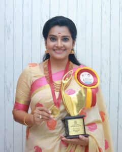 Shruthi Raj Instagram - 𝚈𝙴𝚂𝚂𝚂𝚂𝚂𝚂!!!!𝙵𝙸𝙽𝙰𝙻𝙻𝚈 𝙸𝙽 𝙼𝚈 𝙷𝙰𝙽𝙳𝚂....𝚆𝙾𝙽 𝚃𝙷𝙴 𝚃𝙰𝙼𝙸𝙻𝙽𝙰𝙳𝚄 𝚂𝚃𝙰𝚃𝙴 𝙶𝙾𝚅𝙴𝚁𝙽𝙼𝙴𝙽𝚃 𝙰𝚆𝙰𝚁𝙳 𝙵𝙾𝚁 𝙱𝙴𝚂𝚃 𝙰𝙲𝚃𝚁𝙴𝚂𝚂 #𝚃𝙷𝙴𝙽𝙳𝚁𝙰𝙻#...𝚃𝚀 #𝙺𝚄𝙼𝙰𝚁𝙰𝙽 𝚂𝙸𝚁 @suntv @vikatan_tv 𝙵𝙾𝚁 𝙼𝙰𝙺𝙸𝙽𝙶 𝚃𝙷𝙸𝚂 𝙷𝙰𝙿𝙿𝙴𝙽....𝚂𝙿𝙴𝙲𝙸𝙰𝙻 𝚃𝙷𝙰𝙽𝙺𝚂 𝚃𝙾 𝙰𝙻𝙻 𝙼𝚈 𝙵𝙰𝙽𝚂 𝙵𝙾𝚁 𝚄𝚁 𝙲𝙾𝙽𝚃𝙸𝙽𝚄𝙾𝚄𝚂 𝙻𝙾𝚅𝙴 𝙰𝙽𝙳 𝚂𝚄𝙿𝙿𝙾𝚁𝚃❤❤❤ 
#tamilnadustateawards #proudmoment #bestactress