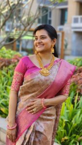 Shruthi Raj Instagram - TUM TUM🥰🥰🥰
TRIED THIS READY TO WEAR 1 MINUTE SAREE FROM @sarasarees.in

SAREE IS CUSTOMIZED ACCORDING TO YOUR SIZE.. CHECK THEIR PAGE FOR MORE COLLECTIONS...