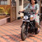 Shruthi Raj Instagram - FIRST RIDE ON ROYAL ENFIELD 🥰🥰🥰 ULLU KULLE BAYAM IRUNDHALUM VELIYE THERIYALE LE😜😜😜😜😜