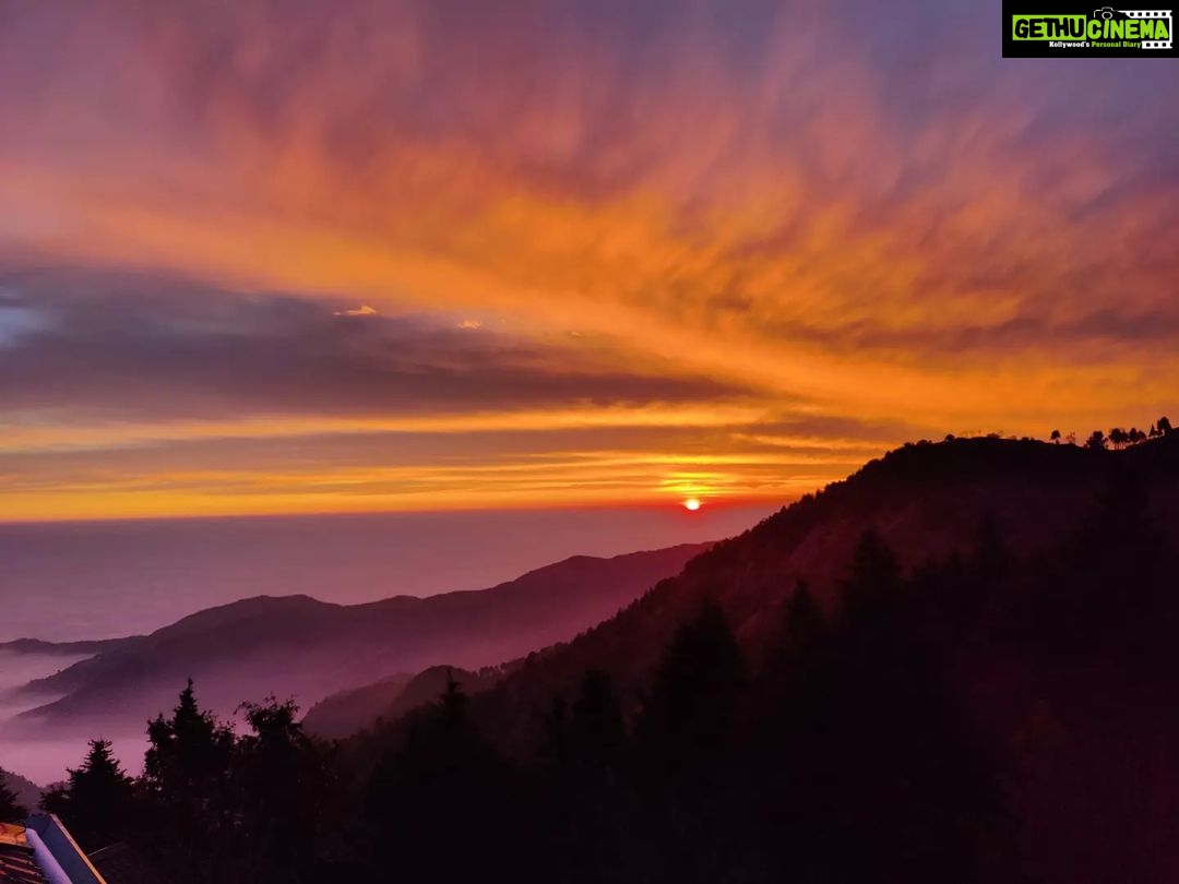 Shruti Bapna Instagram - At my best when traveling solo ☺️ Swipe for some crazy sunsets 🌄 . . . . . #perksofaloner #solotraveler #himachalgram #dehradun #mussoorie #dhanaulti #mountainview #hillstationsofindia #sunsetview #sunsetphotography Mussoorie