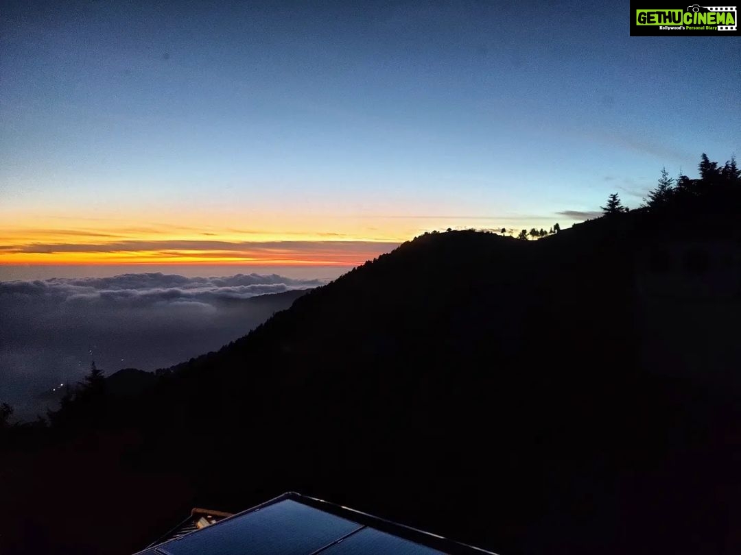 Shruti Bapna Instagram - At my best when traveling solo ☺️ Swipe for some crazy sunsets 🌄 . . . . . #perksofaloner #solotraveler #himachalgram #dehradun #mussoorie #dhanaulti #mountainview #hillstationsofindia #sunsetview #sunsetphotography Mussoorie