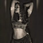 Shruti Bapna Instagram - ♧The Feminine Mystery♧ "She's mad but she's magic. There's no lie in her fire." 💫 📸 @vikasbalram 👏❤ Body art @clarijoh 🙌❤ Human now streaming on Hotstar. Watch now! . . . . . . #bodyart #bodypainting #divinefeminine  #godess #shrutibapna #wildchild #boho #bohofashion #hippiestyle #africanstyle #modafeminina #bodypositivity #shrutibapnaofficial #photography #photoseries #blackandwhite #indianfashion #Human #HotstarSpecials