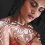 Shruti Bapna Instagram – โRise of the sacred feminineโ
๐ธ Thank you @vikasbalram for this one๐๐๐
& @flowerandink_ for such fabulous body art ๐๐๐
.
.
.
.
.
#sarreelove #bodyartwork #mytribe #nativefashion #instatribe
#bodyart #bodypainting #divinefeminineย #indianfashion #shrutibapna #wildchild #boho #bohofashion #hippiestyle #africanstyle #modafeminina #bodypositivity #shrutibapnaofficial #actriz