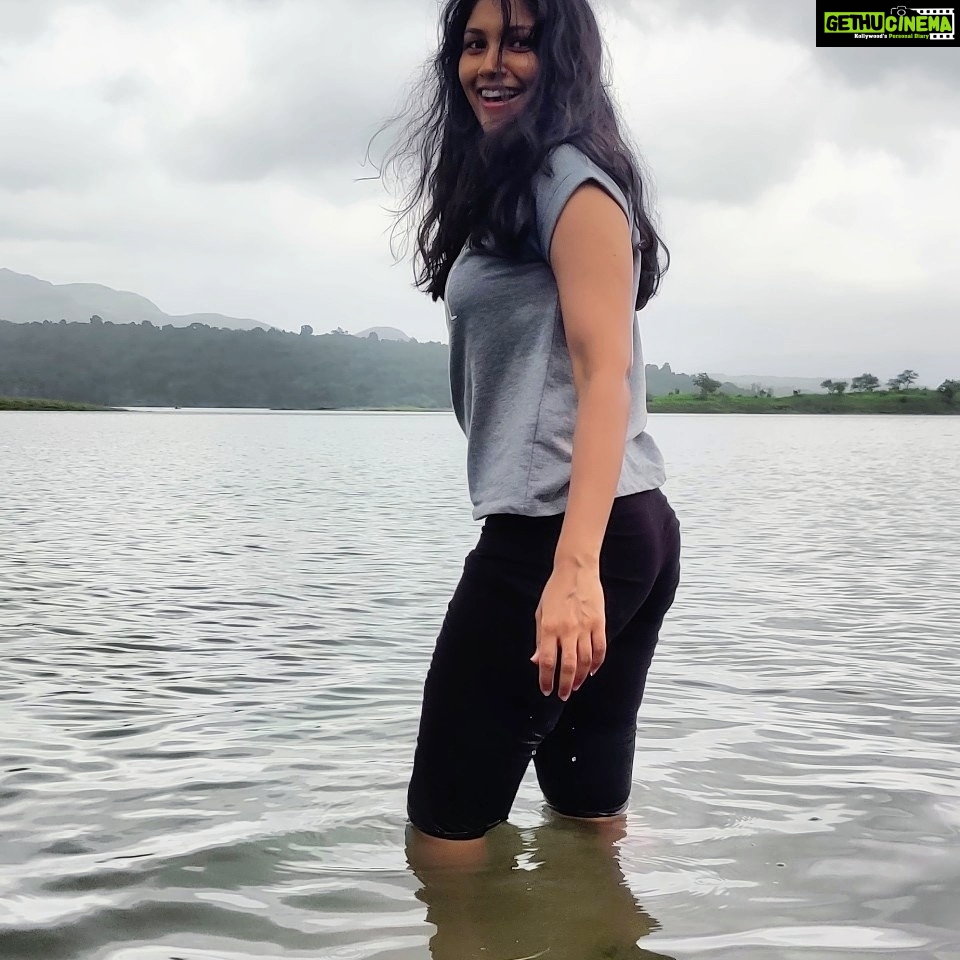 Shruti Bapna Instagram - 🕺 . . . . . #travelindia #weekendfun #nature #naturephotography #shrutibapna #shrutibapnaofficial Somewhere Between the Clouds of Happiness 'N' Fun