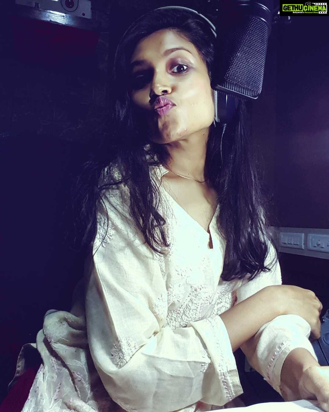 Shruti Bapna Instagram - โ๐๐งโบ #voicing #audiobooks #storytel #voiceartist #shrutibapna