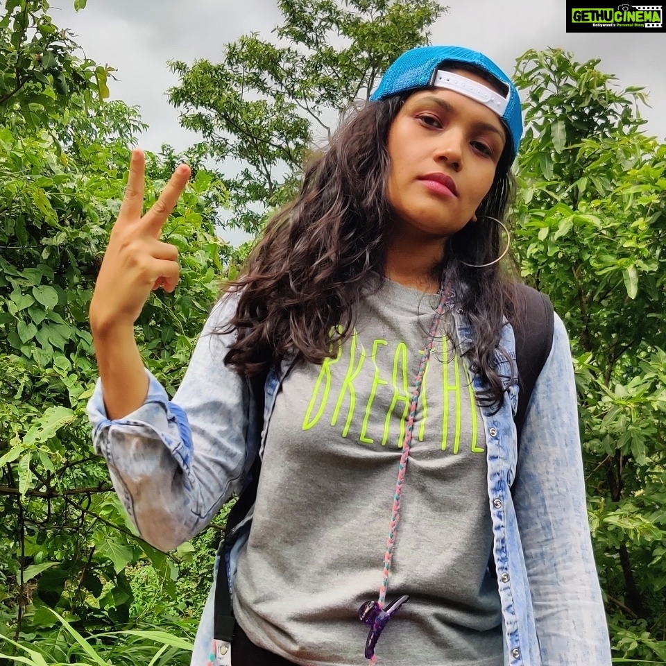 Shruti Bapna Instagram - Put on your fun cap and have a great week😉✌🐛🦋☘ . . . . . #naturephotography #naturelover #truckercap #maharashtratravel #shrutibapna #shrutibapnaofficial