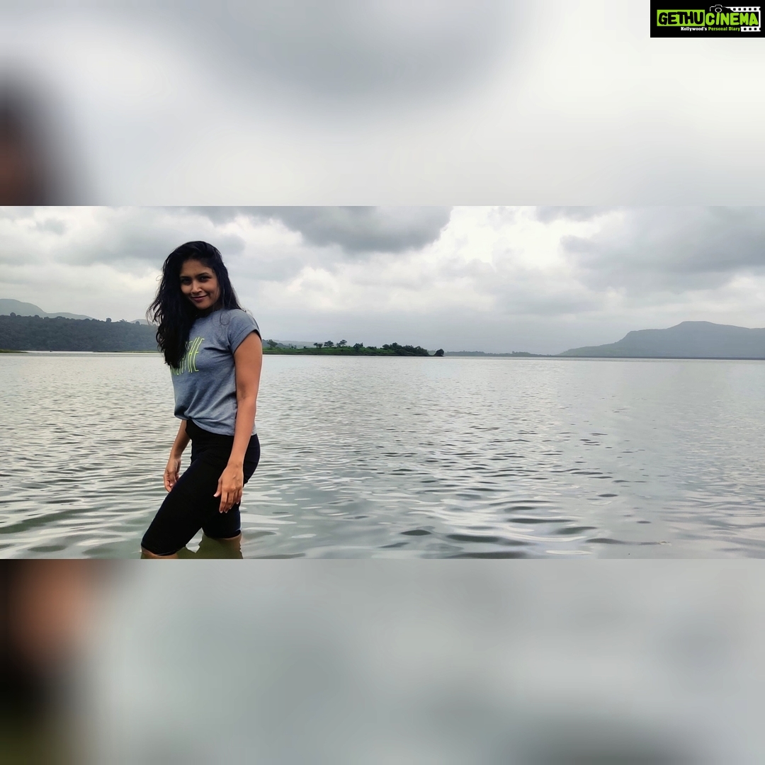 Shruti Bapna Instagram - 🕺 . . . . . #travelindia #weekendfun #nature #naturephotography #shrutibapna #shrutibapnaofficial Somewhere Between the Clouds of Happiness 'N' Fun