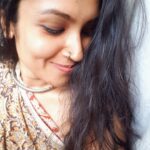 Shruti Bapna Instagram - Work from home😛 #actorlife #ourkindazoommeetings #shrutibapna