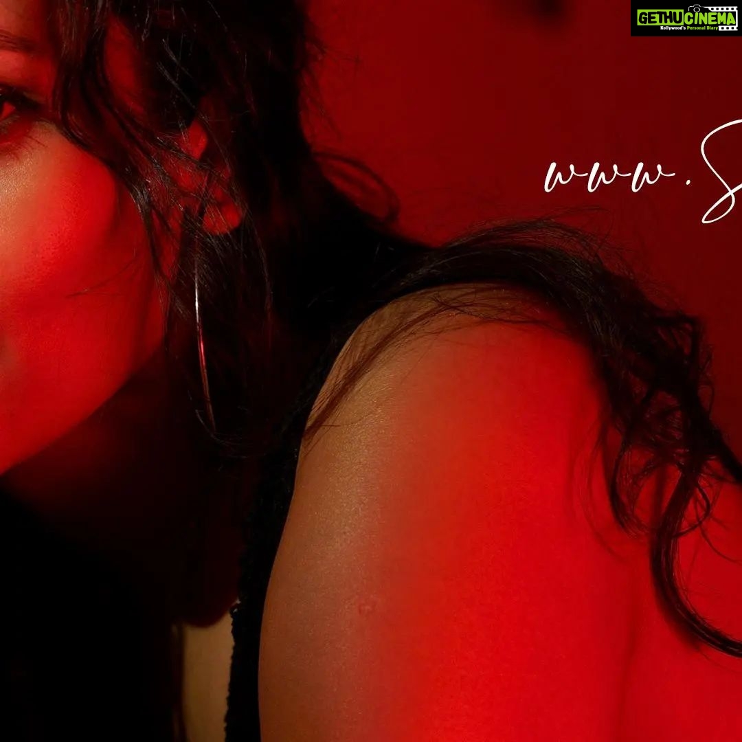 Shruti Bapna Instagram - RED ALERT! ✨ Excited to share my website with you guys www.shrutibapna.com 🧨 Go check it out #shrutibapna #shrutibapnaofficial #shrutitheactor