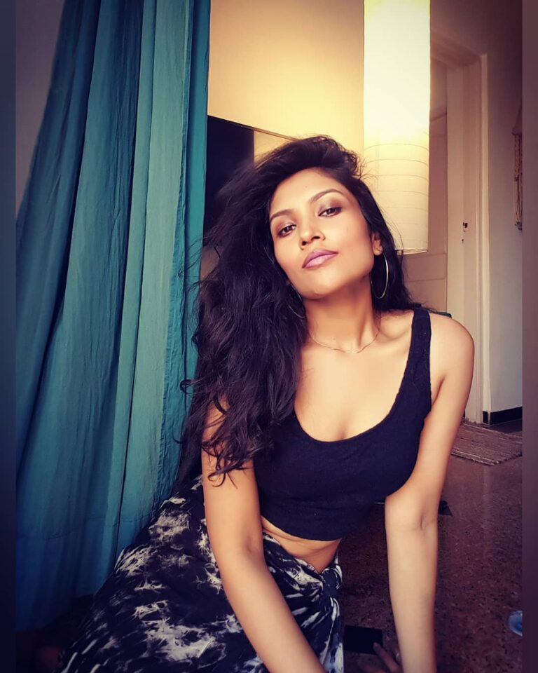 Shruti Bapna Instagram - Maybe... 💫 . . . . . #pensive #heartandsoul #shrutibapna