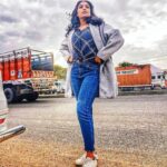Shruti Bapna Instagram - Be careful of your friends when on a road trip 🤭🧐 Happy friendship day 😜🤗🌺 . . . . . #breatheintotheshadows #happyfriendshipday #friendshipday #roadtrip #highway #drive #travelphotography #travellerlife #actorslife #webseries2020 #amazonprime #indianwebseries