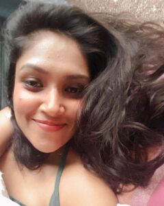 Shruti Bapna Instagram - Lazy selfie day 💚
#siesta #norush #napitout