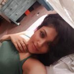 Shruti Bapna Instagram - Lazy selfie day 💚 #siesta #norush #napitout