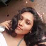 Shruti Bapna Instagram - Lazy selfie day 💚 #siesta #norush #napitout
