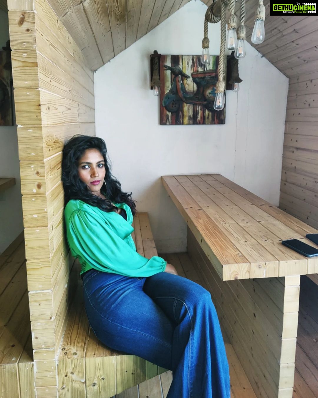 Shruti Bapna Instagram - That's a nice scooter! 💚 . . . . . #lazyme #posingproblems #photographyjunkie #woodendecor #photographylovers