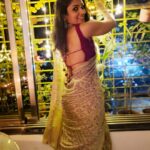 Shruti Bapna Instagram – The last in the 3 part festive series 😉🎆🌚
.
.
.
.
.
#diwali2020 #saristyle #shrutibapna